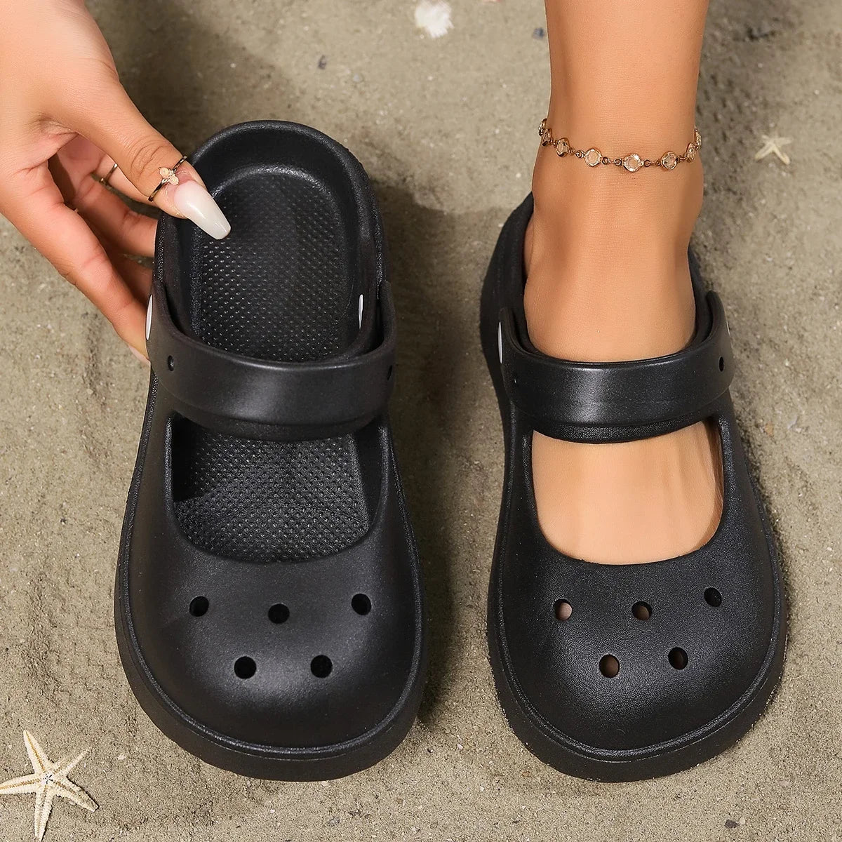 New Summer Women Slippers Fashion Thick Bottom Hole Shoes