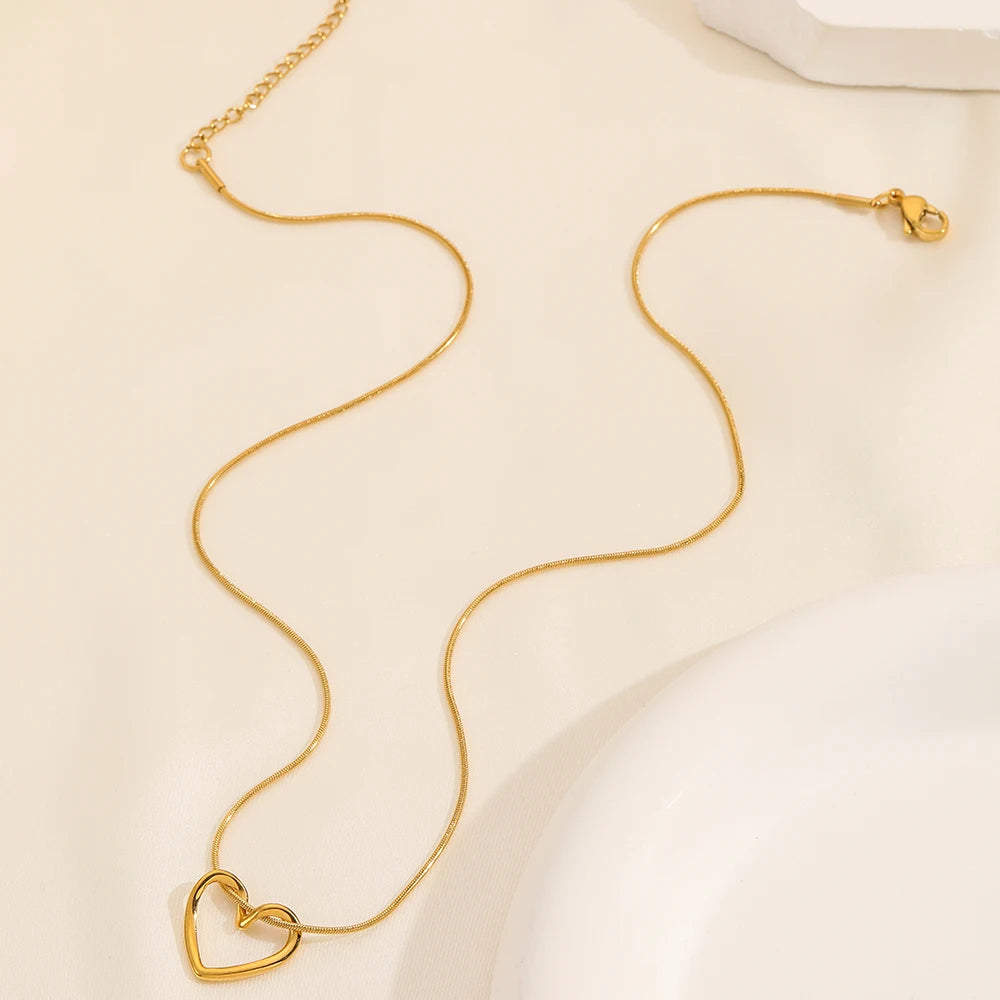 Fashion Twist Heart Pendant Necklace For Women Girls 18K Gold Plated Stainless Steel Chain Necklace