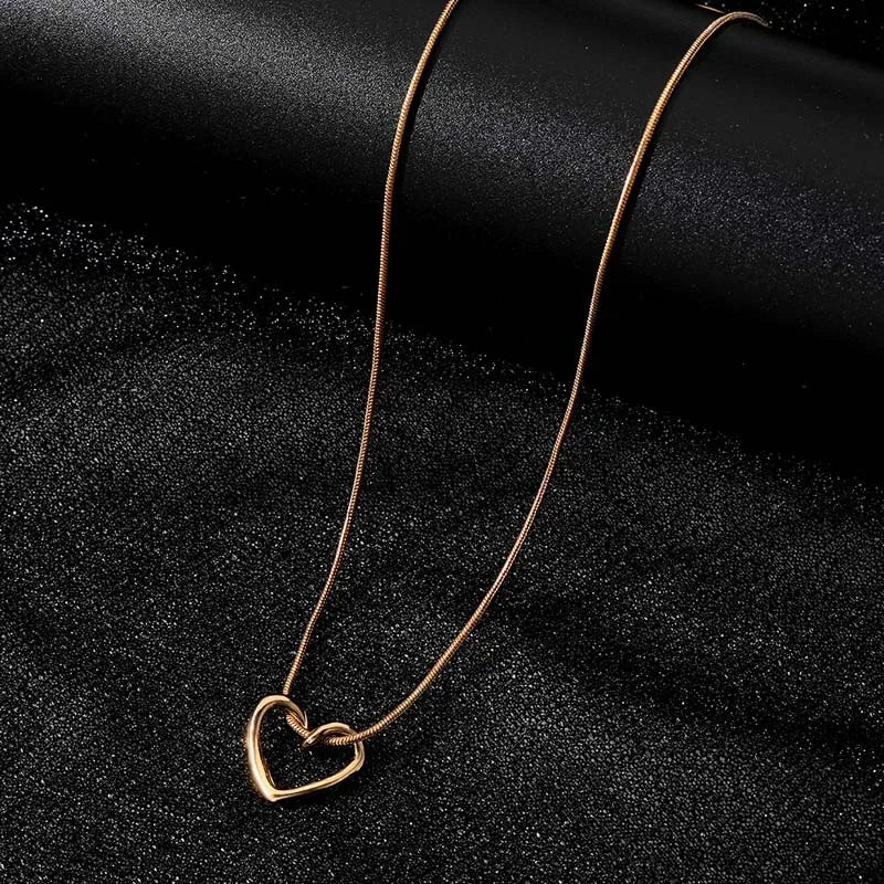 New Simple Hollow Love Heart Pendant Necklacs Party