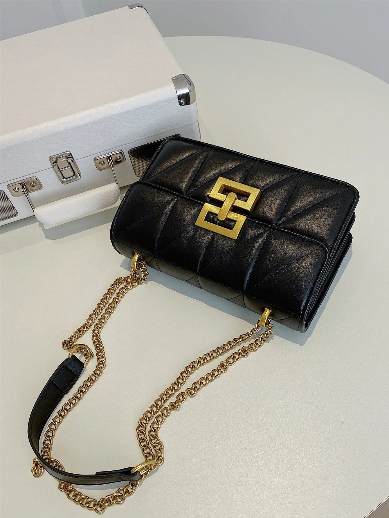 Diamond-Shaped Embossed Fashion Chain For Female